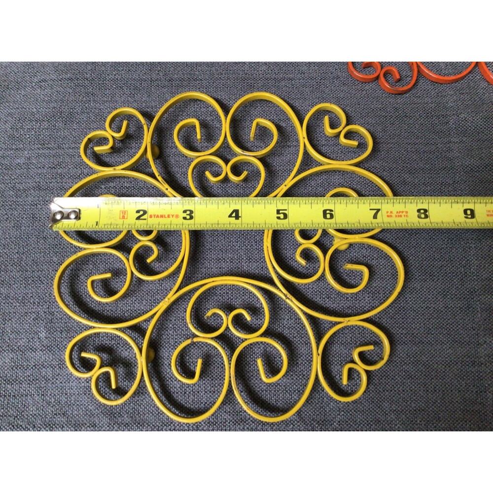 Vintage Set of 3 Ornate Metal Orange Yellow Footed Trivet Round Hot Plate 522A - Picture 7 of 7